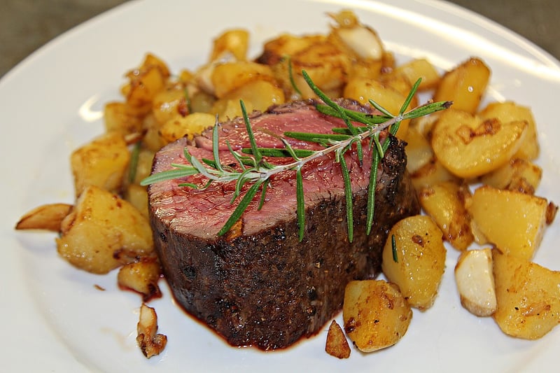 Filet Mignon with Red Wine Reduction